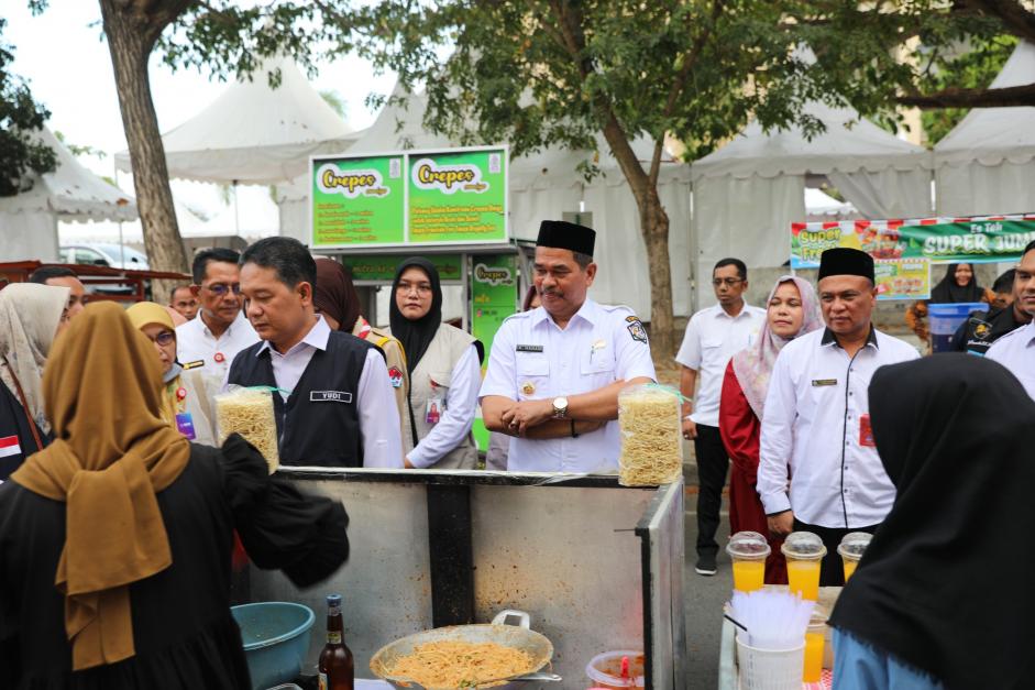 Pj Walikota Lhokseumawe A. Hanan apresiasi pedagang UMKM Kota Lhokseumawe Usai Pengujian Pangan Jajanan Takjil