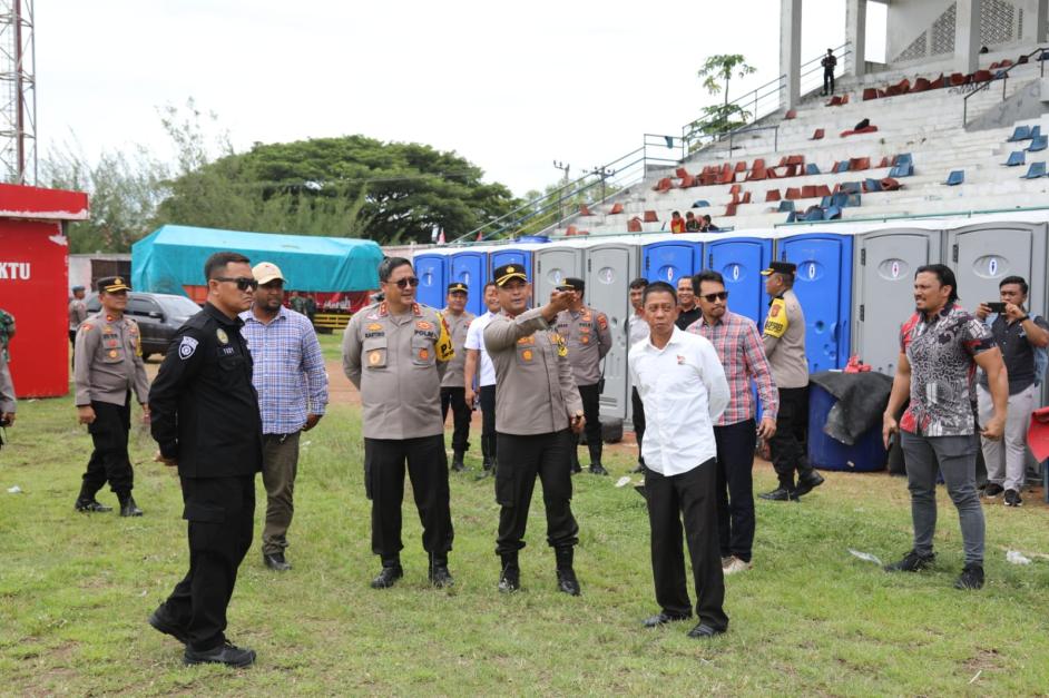Sekda Lhokseumawe T. Adnan SE Cek Kesiapan Konser Iwan Fals dalam Rangka Memeriahkan Hari TNI Nasional ke-79